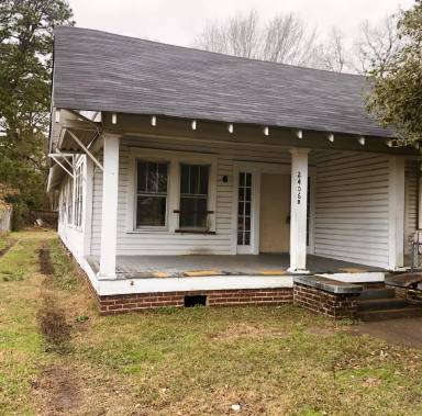 Main picture of 2406 S Grand St