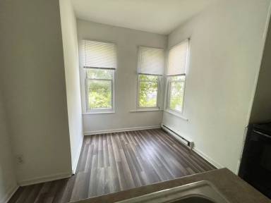 Main picture of 2952 Kensington Ave