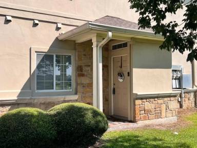 Main picture of 1101 E Parmer Ln
