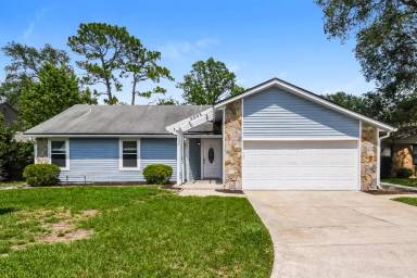 Main picture of 3303 Hampstead Dr