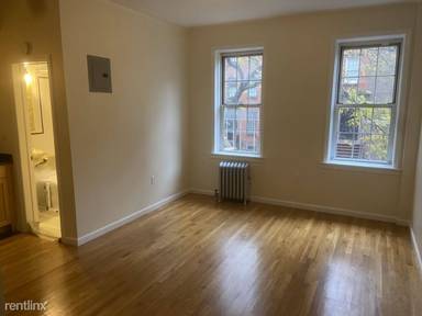 Main picture of 117 W 13th St