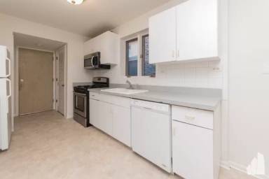 Main picture of 833 N Hoyne Ave