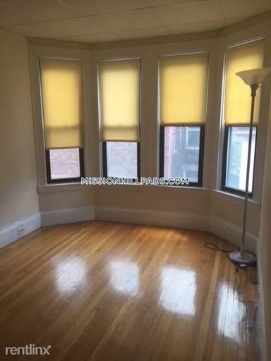 Main picture of 826 Huntington Ave