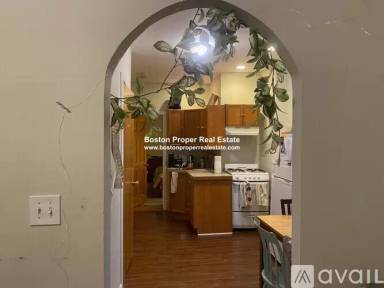 Main picture of 70 Joy St