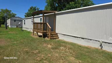 Main picture of 906 FM 247 Rd