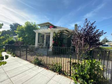 Main picture of 2739 10th Ave