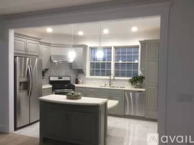 Main picture of 17 Lincoln Pkwy