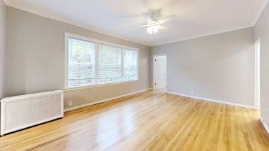 Main picture of 738 W Aldine Ave