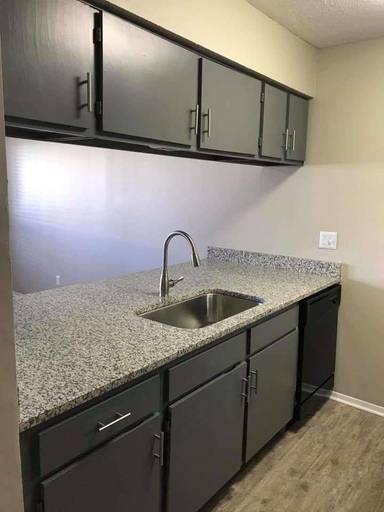 Main picture of Lakeside Village