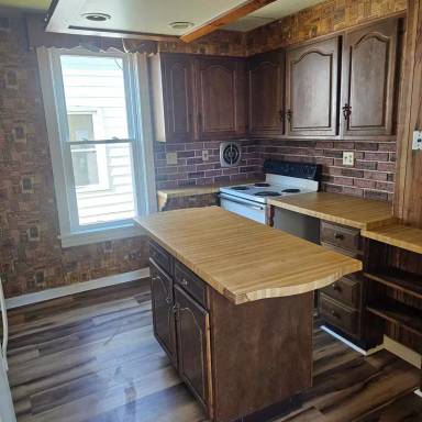 Main picture of 2419 Grand St