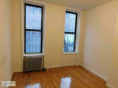 Main picture of 405 W 49th St
