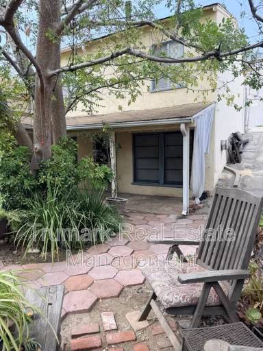 Main picture of 2405 Honolulu Ave