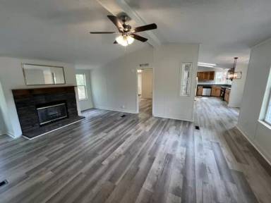 Main picture of 210 Hillcrest Rd