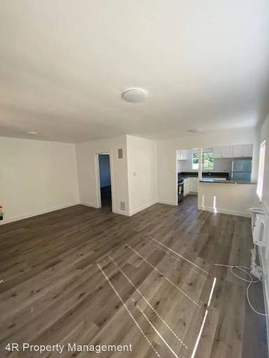 Main picture of 736 S Wilton Pl