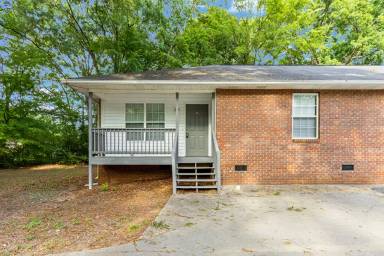 Main picture of 215 Green Acre Ln