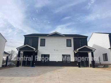 Main picture of 30 Beverly Hills Dr