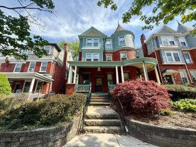 Main picture of 1610 N Broom St