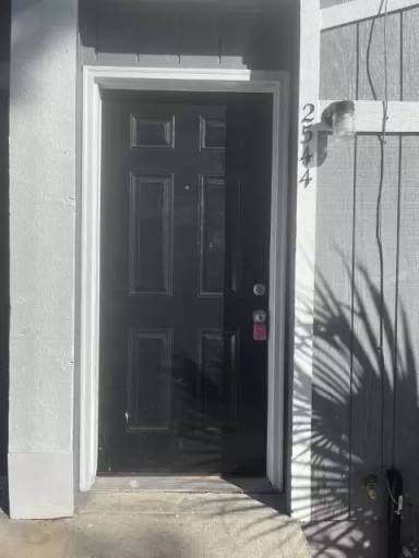 Main picture of 2544 SW 31st Pl