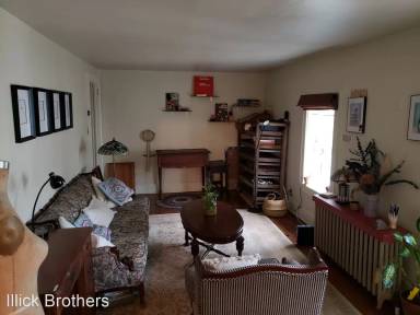 Main picture of 144 E Market St