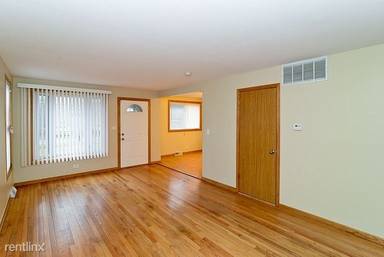 Main picture of 3228 Washington St