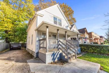 Main picture of 1301 W 93rd St