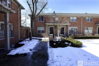Main picture of 633 N Old Woodward Ave