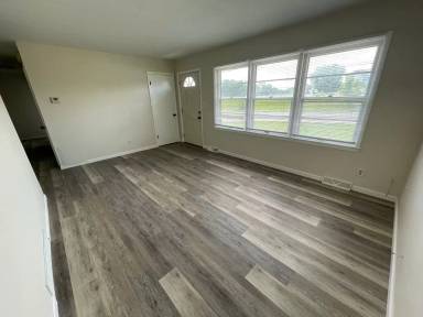 Main picture of 2207 Clark Ln