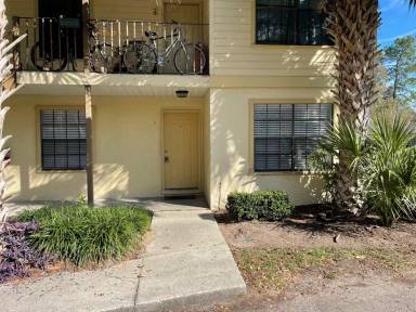 Main picture of 6400 NW 106th Pl