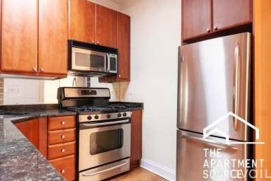 Main picture of 622-26 W Roscoe St