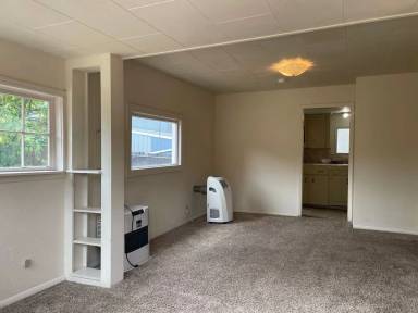 Main picture of 35 Maple St