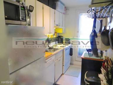 Main picture of 166 Saint Botolph St