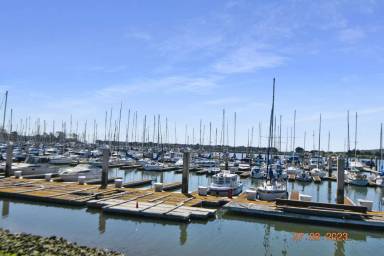 Main picture of 125 Schooner Ct