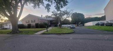 Main picture of 120 Savage St