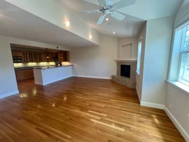 Main picture of 300 C St