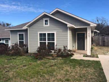 Main picture of 402 W Avenue C