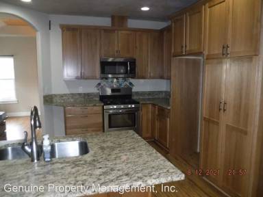 Main picture of 800 N Rose St