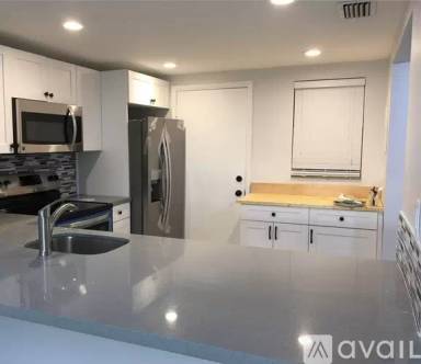 Main picture of 9175 SW 77th Ave