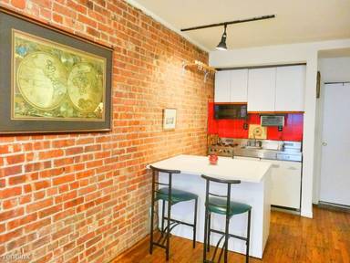 Main picture of 309 W 21st St