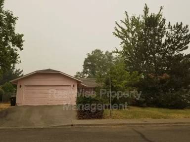 Main picture of 902 NW Carol Dr