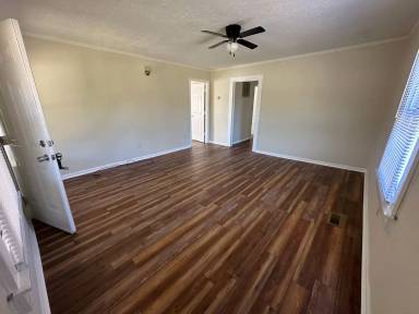Main picture of 1039 Melrose Rd