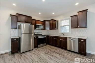 Main picture of 172 Oakland Ave