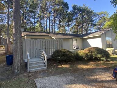 Main picture of 751 Hedgelawn Way