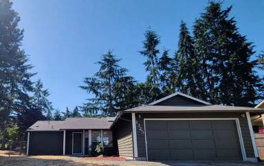 Main picture of 1325 Clover Loop SE
