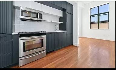 Main picture of 180 Bainbridge St