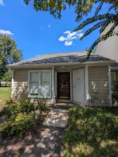 Main picture of 220 Saint Andrews Ln