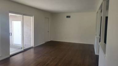 Main picture of 15950 San Fernando Mission Blvd