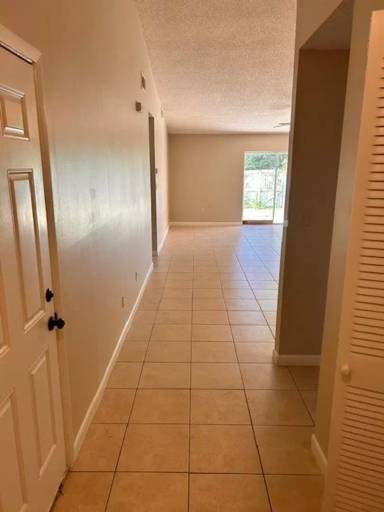 Main picture of 105 Edgewater Cir