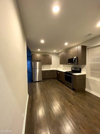 Main picture of 2750 W Cermak Rd