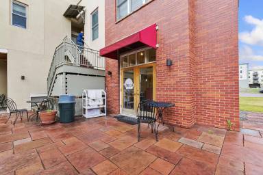 Main picture of 401 Mason Ct