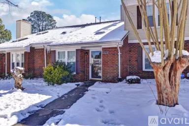 Main picture of 438 Hollomon Dr